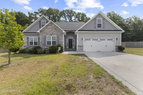 709 Opus Ct, Richlands, NC 28574