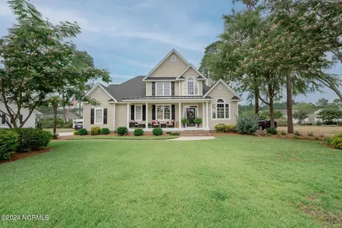 91 Lake Shore Dr, Elizabethtown, NC 28337