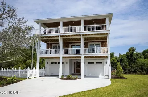 101 Gallants Point Rd, Beaufort, NC 28516