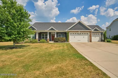 255 Brightleaf Dr, Carthage, NC 28327