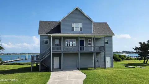 310 Harbor Point Rd, Beaufort, NC 28516