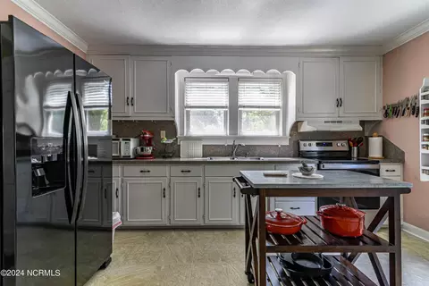 Kitchen - 403 E High St, Murfreesboro, NC 27855 photo 1 of 2