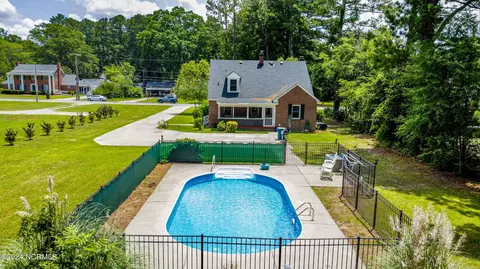 Exterior - 403 E High St, Murfreesboro, NC 27855 photo 11 of 14