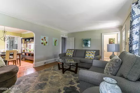 Living - 403 E High St, Murfreesboro, NC 27855 photo 2 of 2