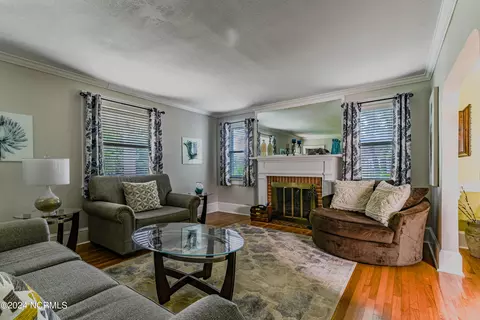 Living - 403 E High St, Murfreesboro, NC 27855 photo 1 of 2