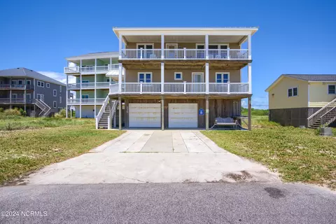 339 Goldsboro Ln, North Topsail Beach, NC 28460