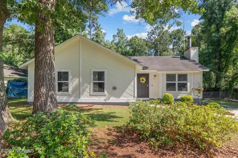 811 Mill River Rd, Jacksonville, NC 28540