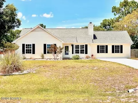 107 Avon Dr, Hubert, NC 28539 photo 1