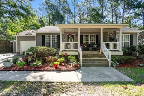 411 Dogwood Ln, Wilmington, NC 28409