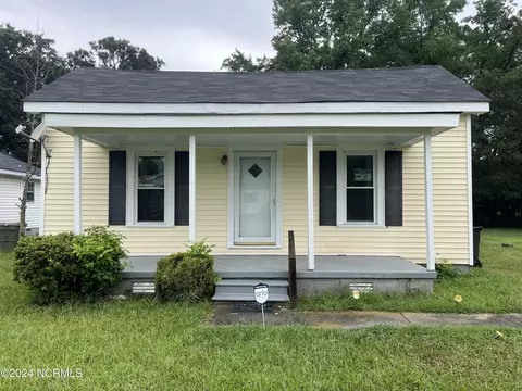 409 E Nelson St, Mount Olive, NC 28365