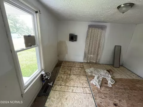 409 E Nelson St, Mount Olive, NC 28365 photo 6