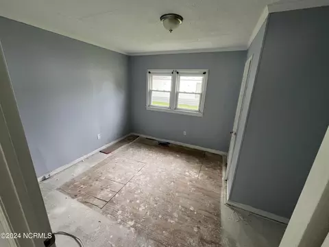 409 E Nelson St, Mount Olive, NC 28365 photo 5