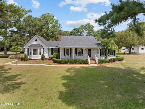 717 Jeanette Ct, Greenville, NC 27858