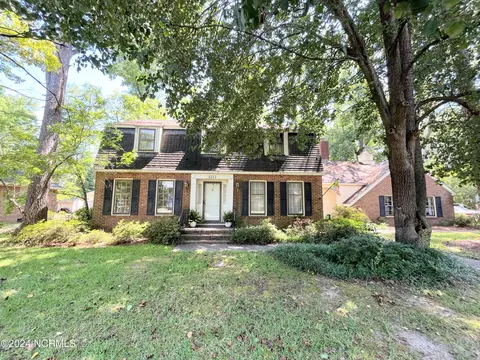 1211 Dunbar Dr, Laurinburg, NC 28352