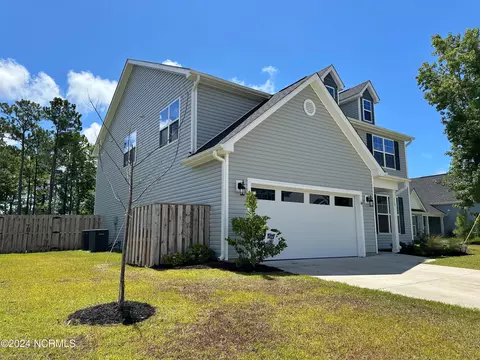 112 Permeta Dr, Sneads Ferry, NC 28460