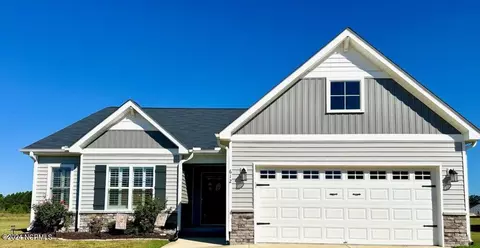 612 Jade Ln, Winterville, NC 28590