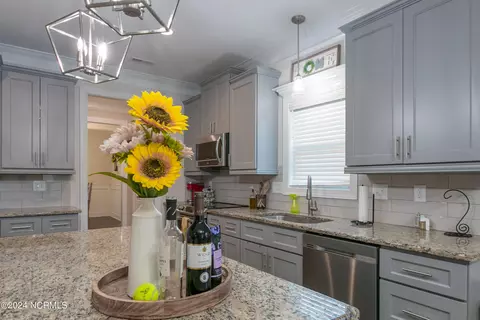 Kitchen - 45 E Bermuda Cir, Clinton, NC 28328 photo 4 of 4