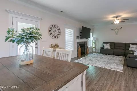 Entry Way - 45 E Bermuda Cir, Clinton, NC 28328 photo 4 of 9