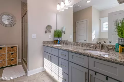Bath - 45 E Bermuda Cir, Clinton, NC 28328 photo 1 of 3