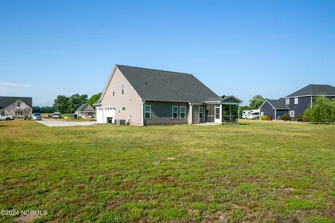 Exterior - 45 E Bermuda Cir, Clinton, NC 28328 photo 4 of 5
