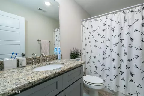 Bath - 45 E Bermuda Cir, Clinton, NC 28328 photo 2 of 3