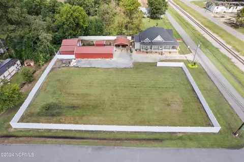 311 N West Center St, Calypso, NC 28325