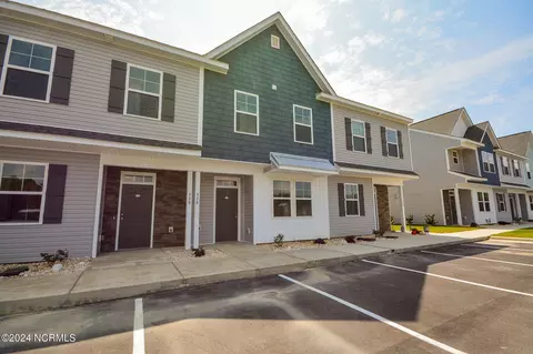 328 Starfish Ln, Sneads Ferry, NC 28460