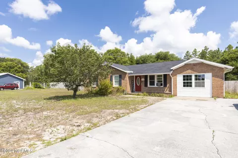 113 Crown Point Rd, Hubert, NC 28539