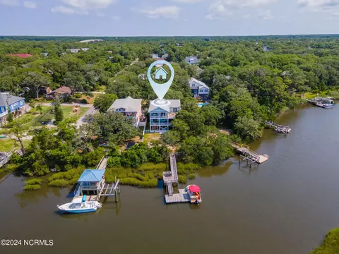 124 SE 3rd St, Oak Island, NC 28465