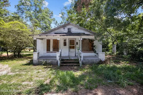105 Hill St, La Grange, NC 28551