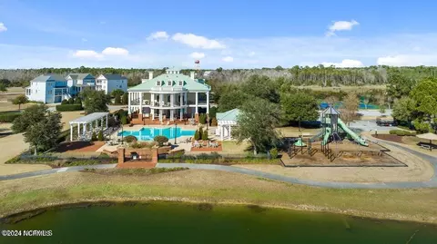 512 Cannonsgate Dr, Newport, NC 28570