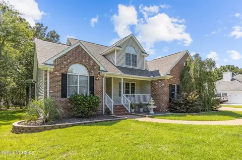 160 Yacht Club Dr, Newport, NC 28570