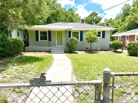 2320 Princess Place Dr, Wilmington, NC 28405