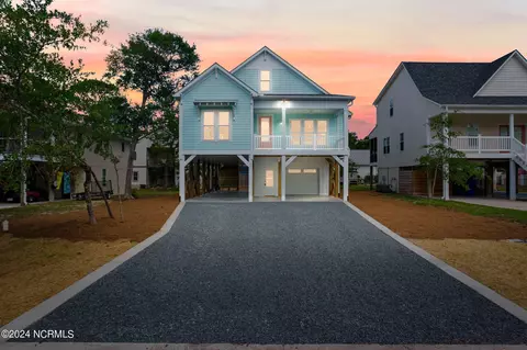 220 NE 38th St, Oak Island, NC 28465