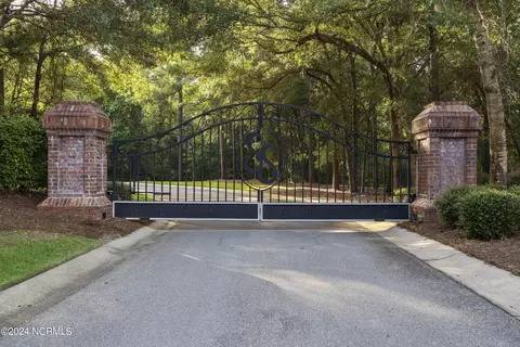 600 Colleton Dr SW, Supply, NC 28462 photo 9
