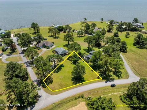 5300 Bogue Dr, Oriental, NC 28571
