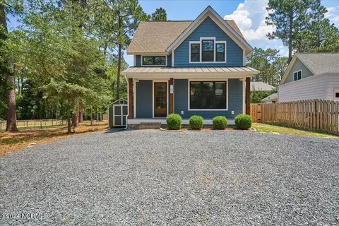 165 E New Jersey Ave, Southern Pines, NC 28387