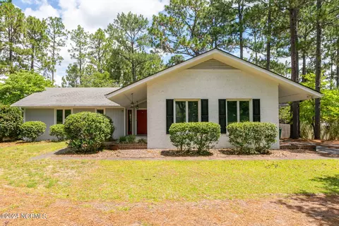 15 Monmouth Ct, Pinehurst, NC 28374