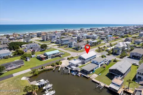6016 6th St, Surf City, NC 28445