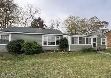304 W Academy St, Williamston, NC 27892