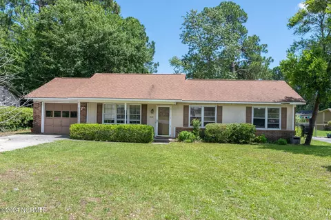4858 Berkley Dr, Wilmington, NC 28405