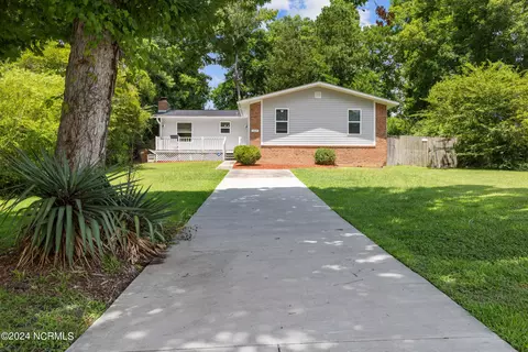 107 Shadow Brook Dr, Jacksonville, NC 28546