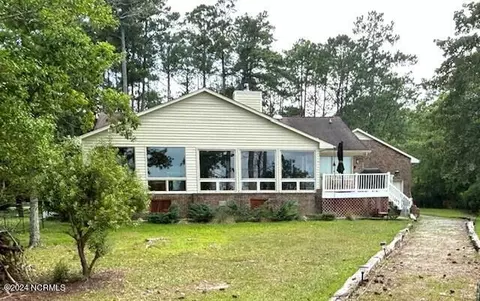 82 Spinnaker Point Rd N, Oriental, NC 28571