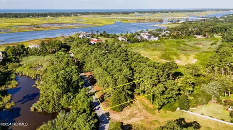 4040 Barnes Bluff Dr SE, Southport, NC 28461