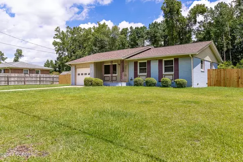 37 Cornell Dr, Jacksonville, NC 28546