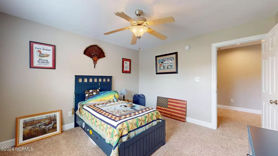 Bedroom - 702 Captains Pt, Beaufort, NC 28516 photo 5 of 7