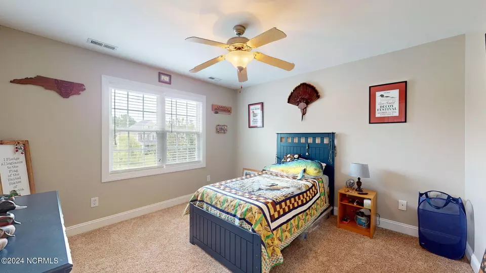 Bedroom - 702 Captains Pt, Beaufort, NC 28516 photo 4 of 7