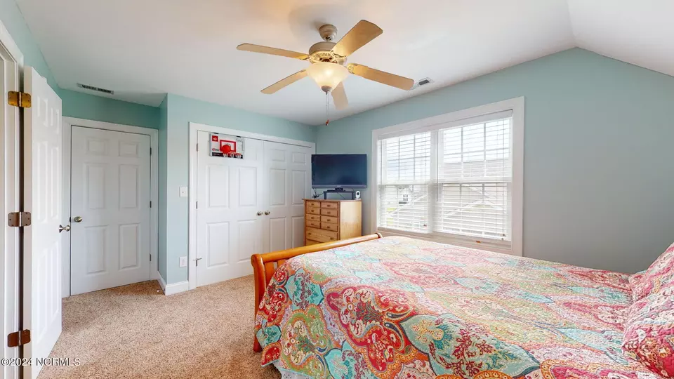 Bedroom - 702 Captains Pt, Beaufort, NC 28516 photo 7 of 7