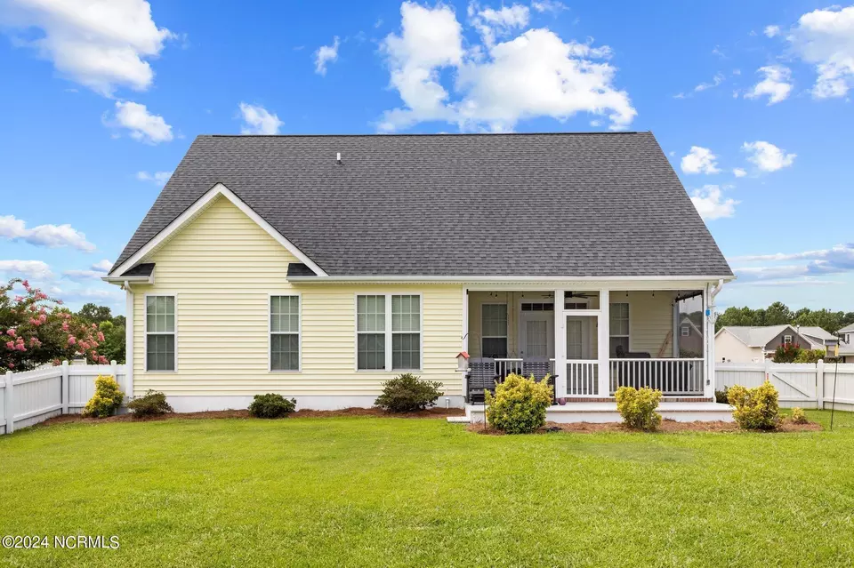 Exterior - 702 Captains Pt, Beaufort, NC 28516 photo 5 of 7