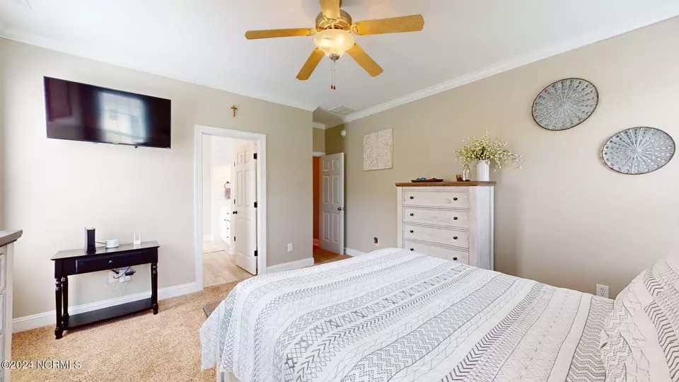 Bedroom - 702 Captains Pt, Beaufort, NC 28516 photo 3 of 7